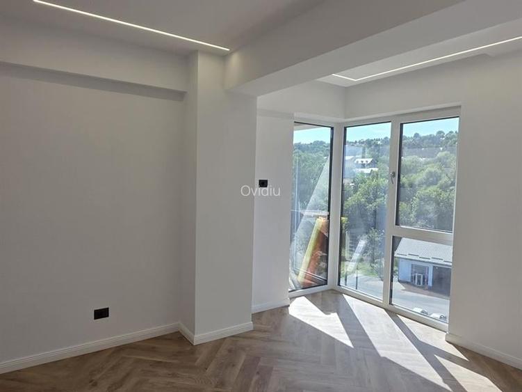 Apartament 3 camere, semidecomandat, - - 3
