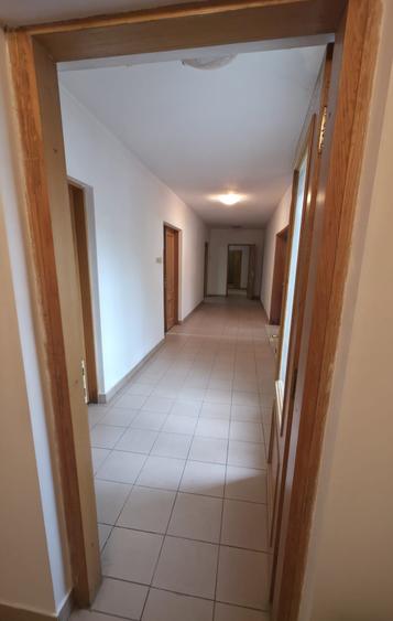 Sediu Firmă lângă Metrou Jiului 5 Camere Mansardă Open Space și Curte cu Parcare