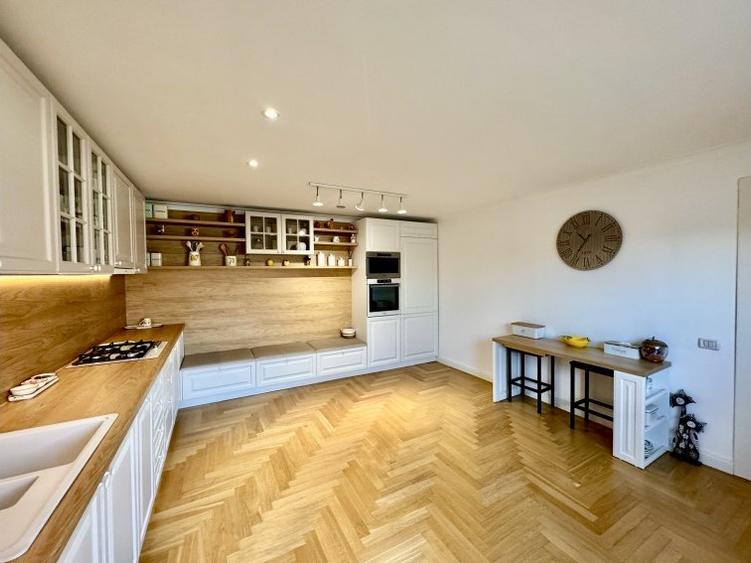 Apartament de Lux, 140 mp, cu Gradina Privata, Baneasa