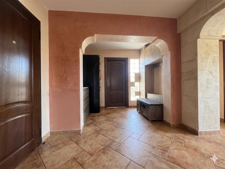 Apartament spectaculos, bloc tip vilă, Târgu Cucu