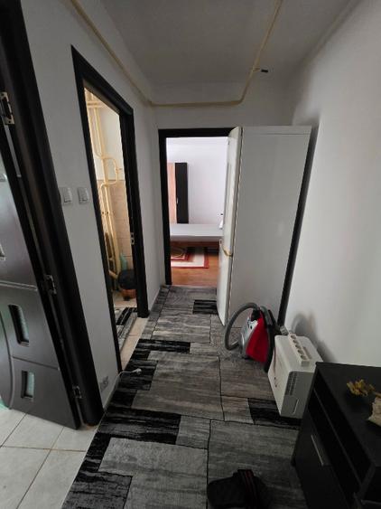 Persoană fizică închiriez apartament cu o cameră