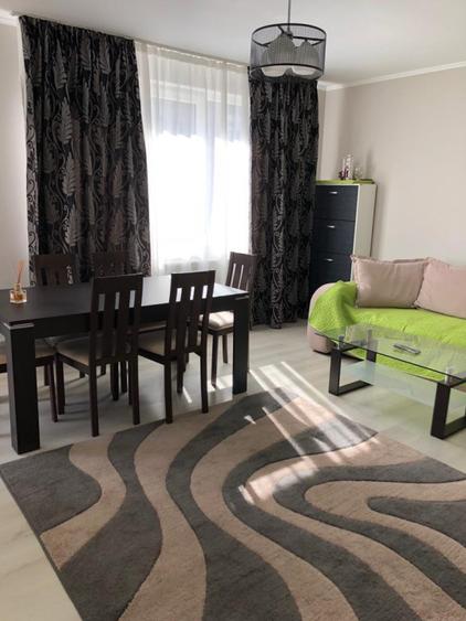 Apartament de 3 camere,60 mp,2 parcari, zona Vivo