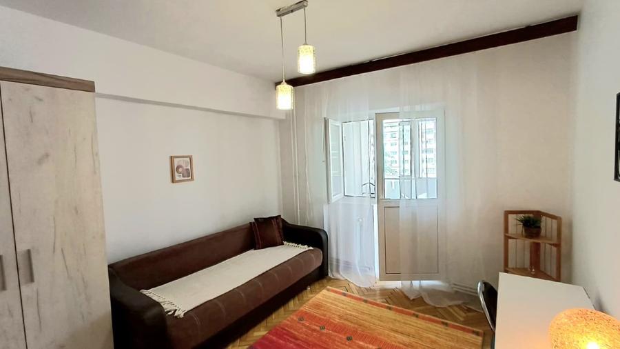 PROPRIETAR-inchiriez ap.3 camere, zona centrala