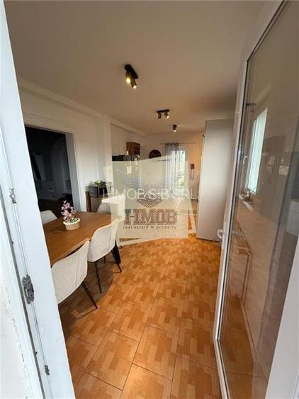 Casa cu 6 camere 2 bai si 1030 mp teren in Viile Sibiului - 12