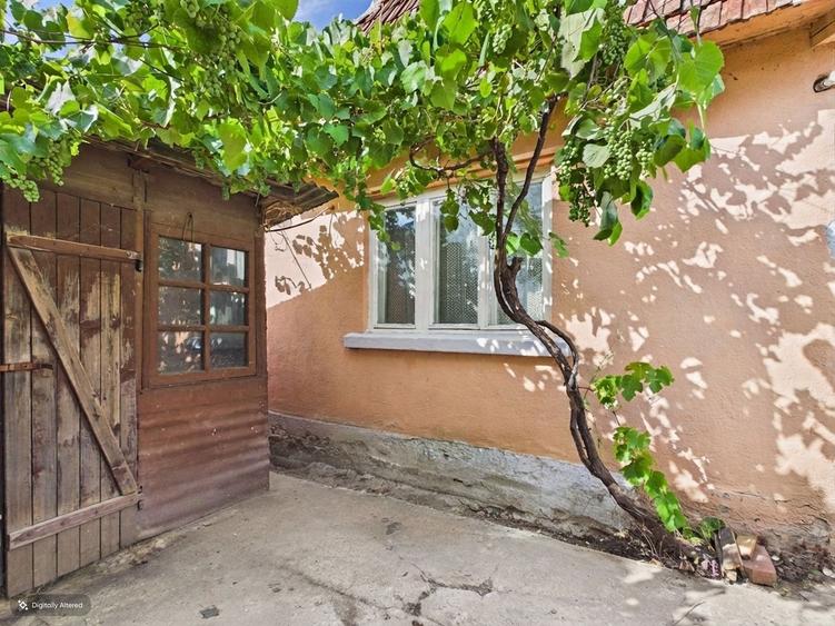 Casă Tileagd, 25 km Oradea, teren 328 mp