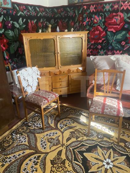 Casă de vânzare, cu 8 camere, 310 mp, cu teren de 1532 mp, zona Frasin