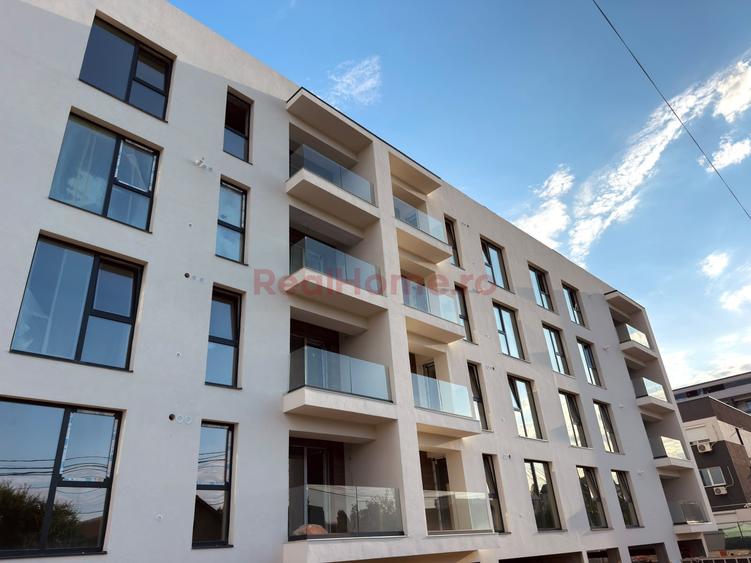 Ap 3 camere decomandat/ panouri/ 12 min Metrou 1 Dec Empire Residence