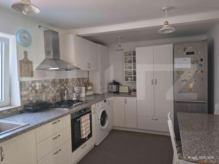 Apartament tip vilă, renovat complet, cu terasă și parcare – Baciu Regal