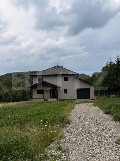 Casa 4 camere, 250 mp, zona Rasnov