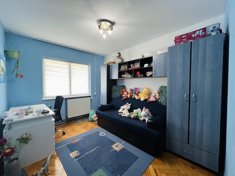Apartament 3 camere, etaj 3, boxa - zona Torontalului