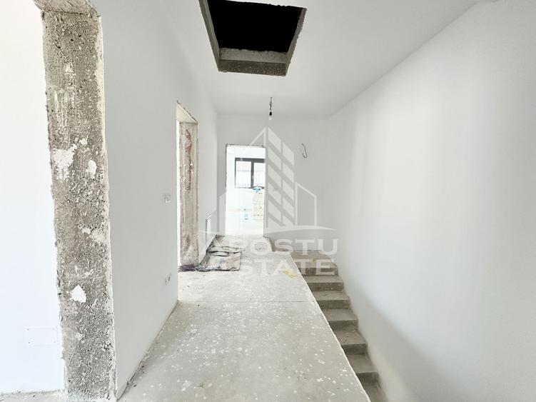 Duplex alipit cu 4 camere situat in vatra satului din Giroc