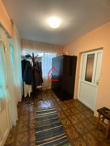 Casa batraneasca, locuibila cu teren intravilan de 1.255mp, asfalt