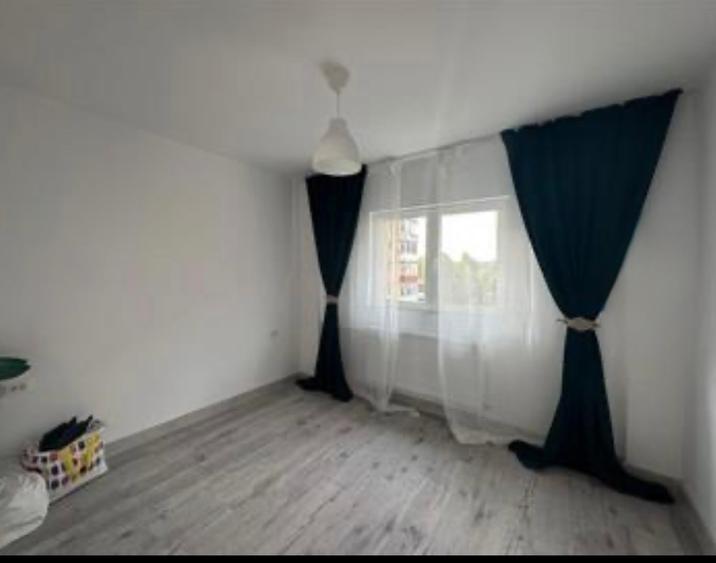 Vânzare apartament renovat 2 camere cu centrală proprie zona Gorjului