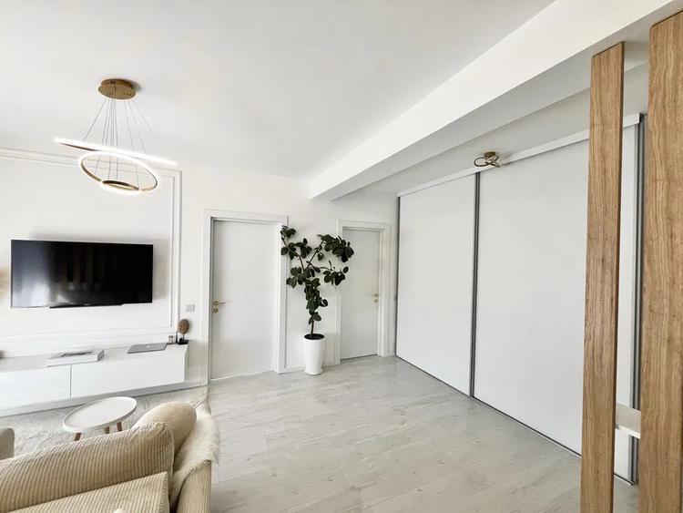 Apartament ultrafinisat, balcon, zona Terra
