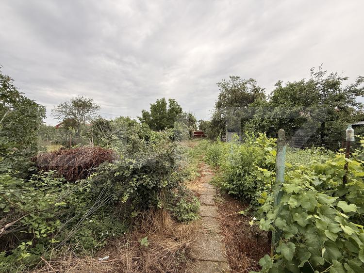 Teren IV 1.308 mp, cu casă veche și grajd, dublă deschidere, zona Preajba
