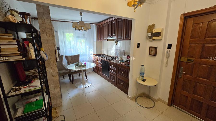 Vanzare apartament 3 camere decomandat, centrala termica, 7 minute metrou Titan - 13