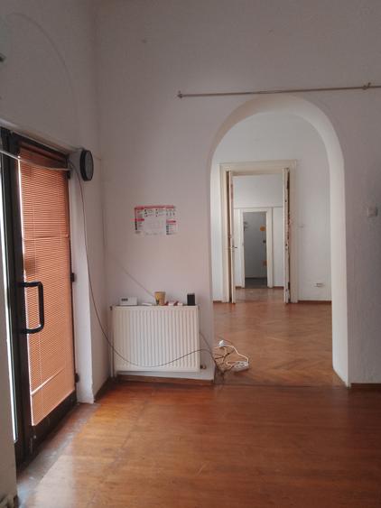 Inchiriere spatiu parter 3 camere Universitate