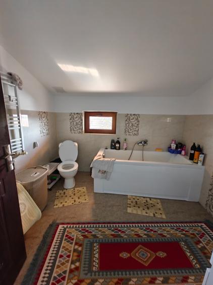 Casa de vanzare 4 camere, 900mp teren in zona Hlincea!!!