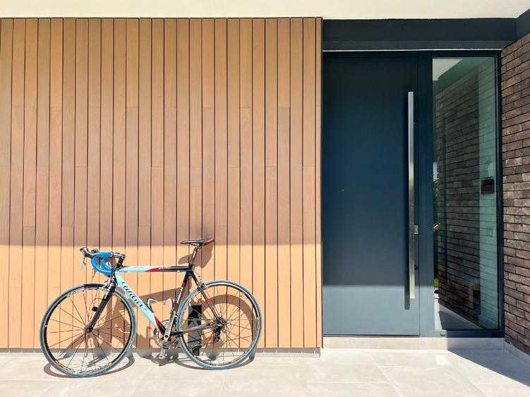 Vilă contemporană pe un singur nivel | 193 mp | teren 1.205 mp | complet mobilat