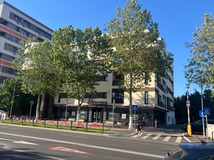 Apartament 3 camere, complet mobilat,utilat, decomandat et 2 din 4 stradal, lift