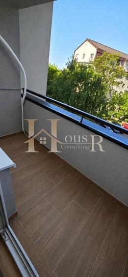 Apartament cu 4 camere decomandat, renovat integral. Etaj intermediar.
