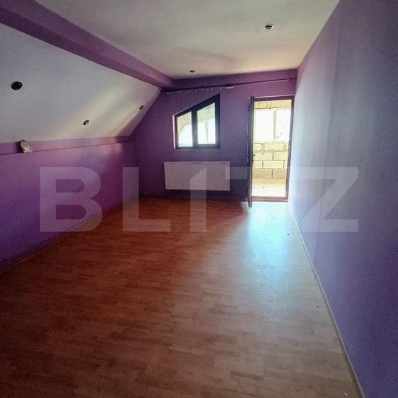 Casa cu 6 camere si garaj pretabil afacere zona Malu Rosu