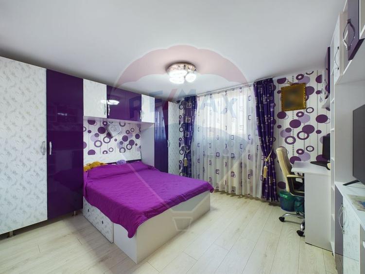 Casă / Vilă 5 camere + Mansarda Foarte Spatioasa