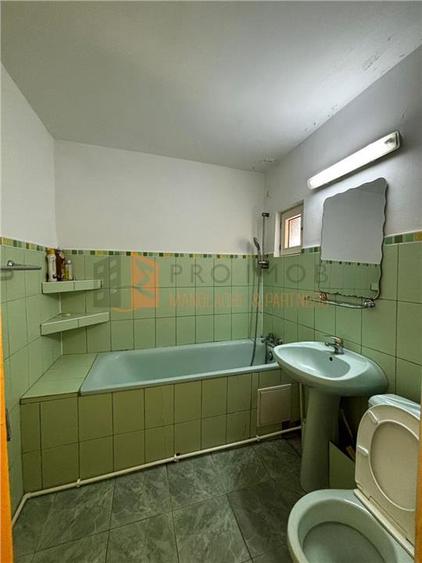 Apartament 3 camere cf 1 semidecomandat  zona Unirii Sud