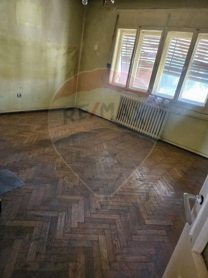 Casă / Vilă cu 6 camere de vânzare în zona Ultracentral