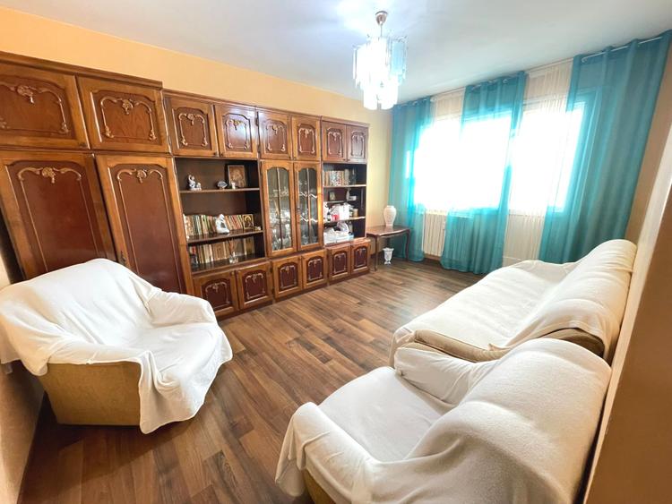 Apartament 3 camere decomandat-Piata Nicolina-etaj intermediar