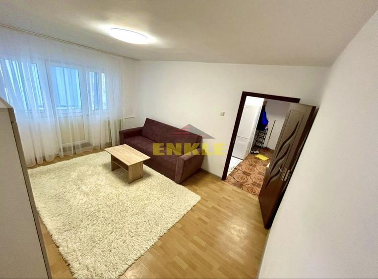 De vânzare apartament 3 camere – zona Primăverii