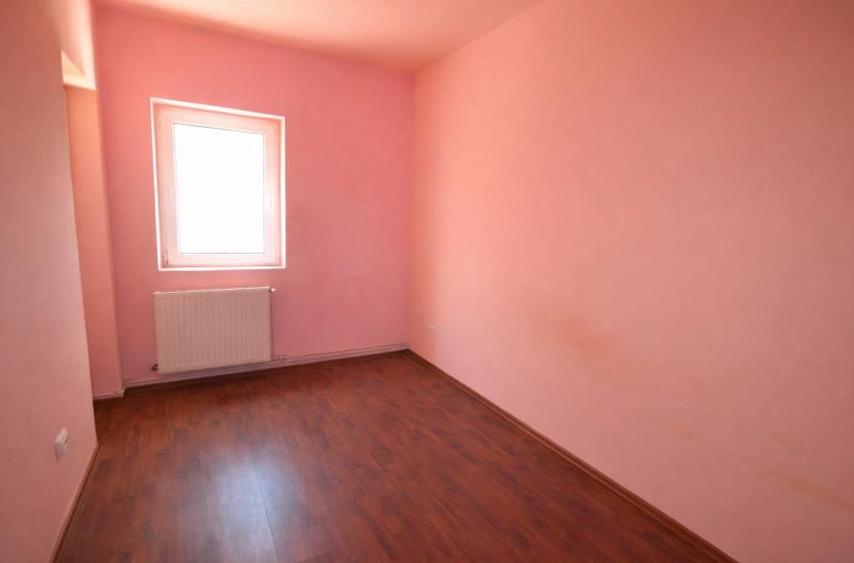Exclusiv apartament 3 camere decomandat etajul 2 Racadau