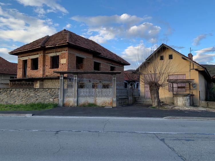 Casa batraneasca dornica de a fi reabilitata - Bumbesti-Jiu