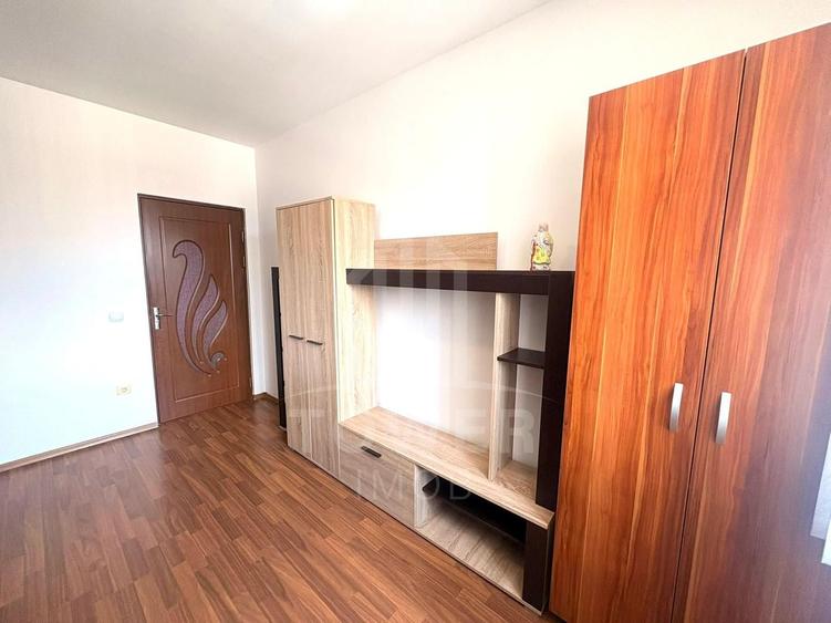 Apartament 3 camere de închiriat - Strada Frunzei
