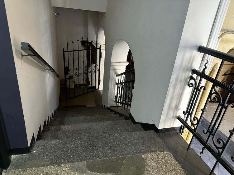 Apartament la casa cu 4 camere, luminos, ultracentral