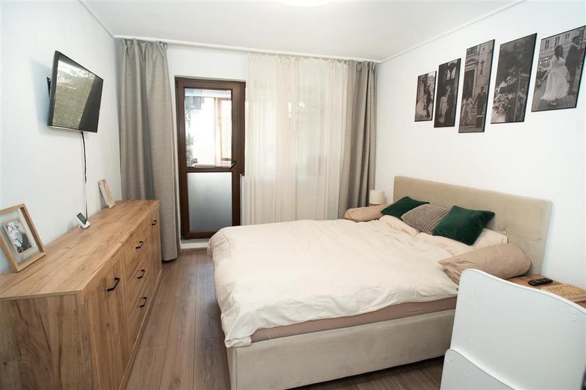 Apartament de vanzare cu 3 camere(transformat din 4 camere) pe Bld Dacia