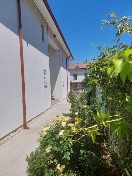 Vand pensiune Vama Veche, 2 corpuri, 610 mp construiti, 1019 mp teren, 21,5m fr