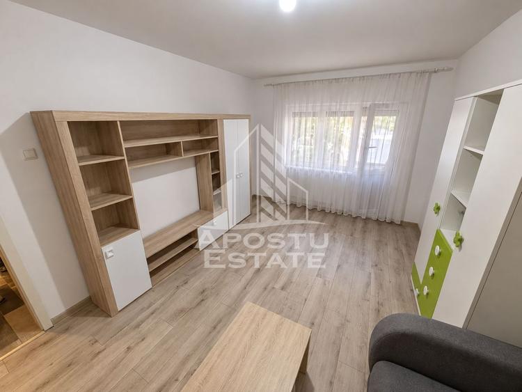 Apartament de vanzare cu 3 camere, 2 bai, zona Soarelui