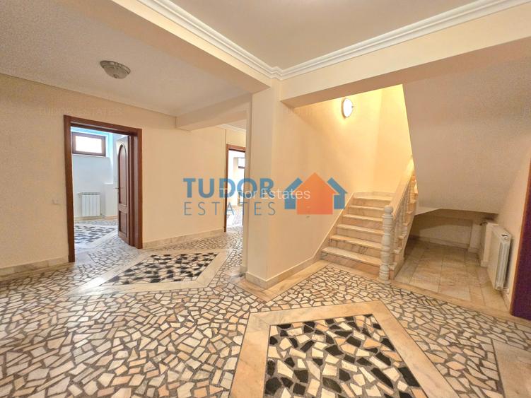 Elegant 10-Bedroom Mansion with Private Pool & Landscaped Garden - 24