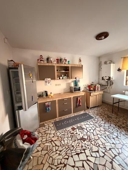 Lazu vila P E curte garaj prima la sosea gaze pt firme muncitori