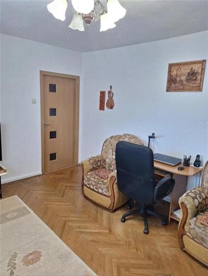 Confort 1 la etajul 2 cu centrală propie