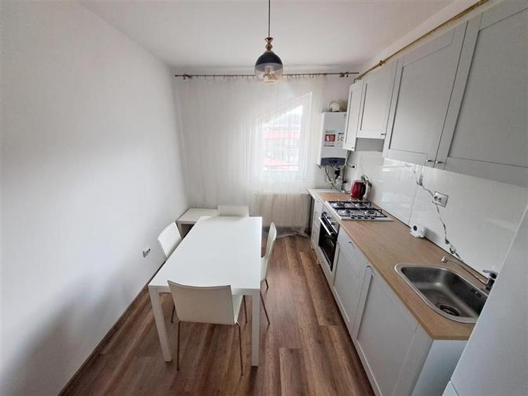 Cluj, Floresti apartament 4 camere, negociabil