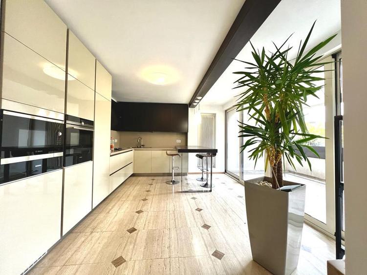 Kiseleff | 6 rooms 335 sq.m | 2 Parkings | Furnished or not | For rent