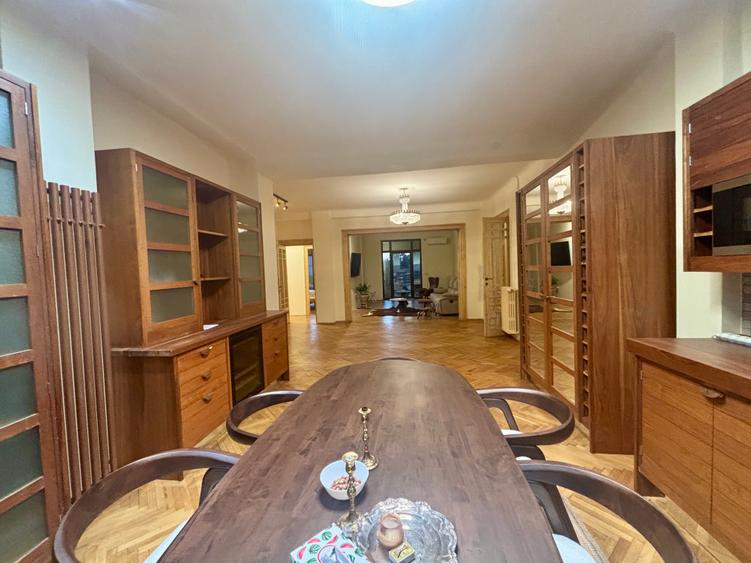 Inchiriere apartament cu 4 camere cu vedere in Parcul Cismigiu
