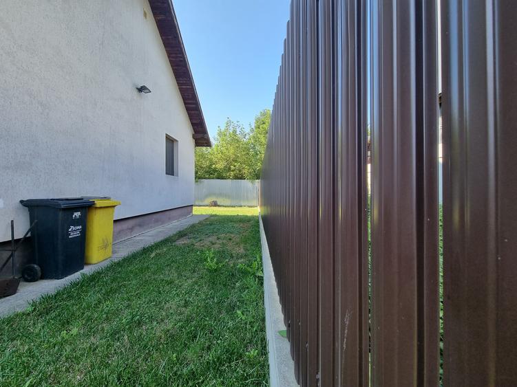 Casa cu trandafiri din Letea Veche, construcție 2013