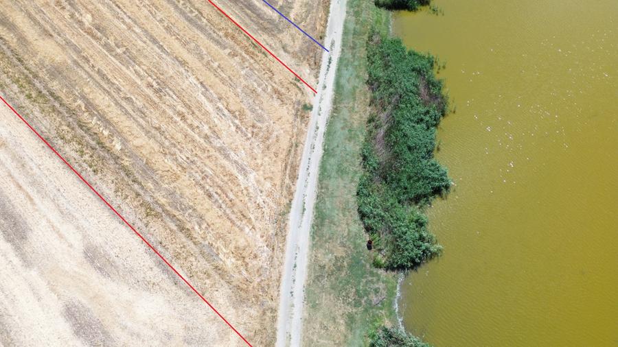 Teren la lac Frumusani