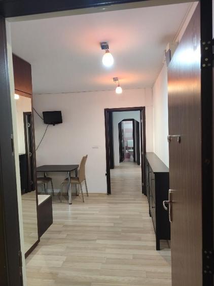 Apartament 3 camere, 2 bai , cu grădină, parcare, Cartier Tractorul