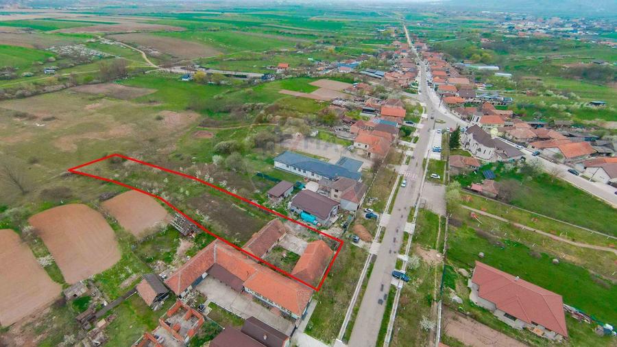 De vânzare teren 2.440 mp cu casă, asfalt și utilități – Alparea