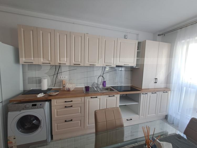 Apartament cu 2 camere, 42 mp, etaj 2, decomandat - zona Tractorul