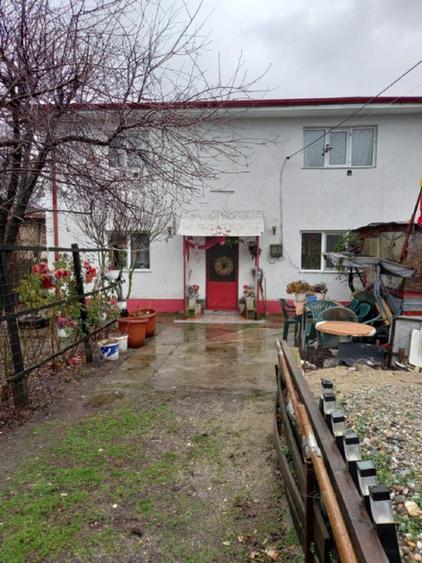 Casa de vanzare si teren 3600 mp Radomiresti